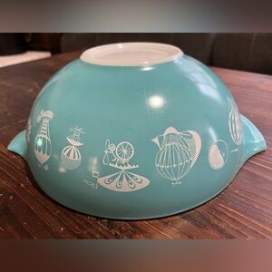 Vintage Pyrex 1958 Balloons Cinderella Mixing Bowl - 4 Quart